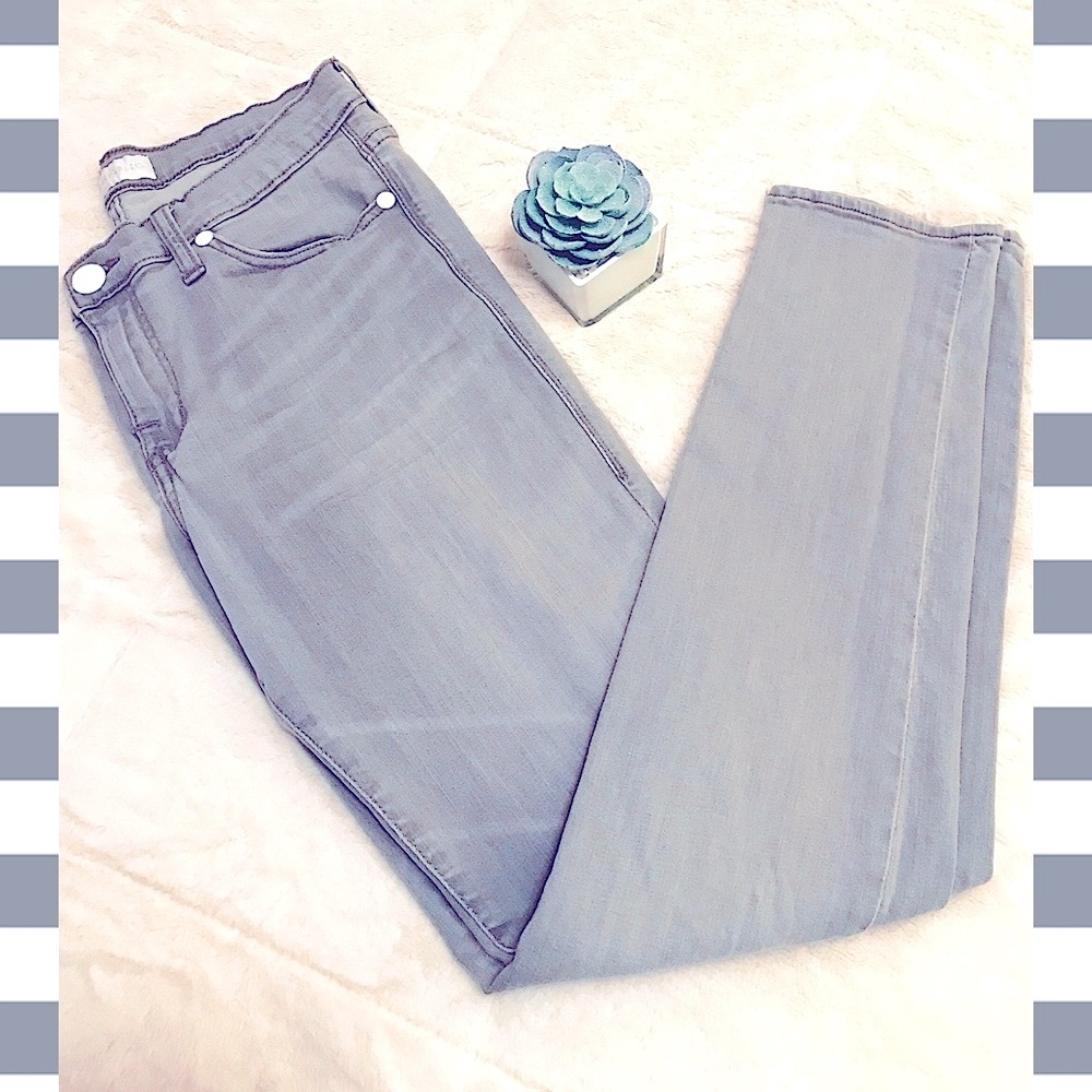 NWOT 12 Regular Rock & Republic Berlin Skinny Jean